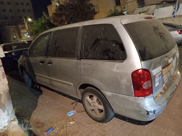 מודעת רכב מאזדה MPV