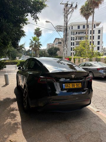 מודעת רכב טסלה מודל Y