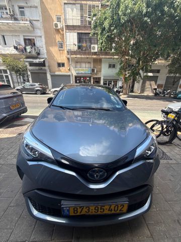 מודעת רכב טויוטה C-HR
