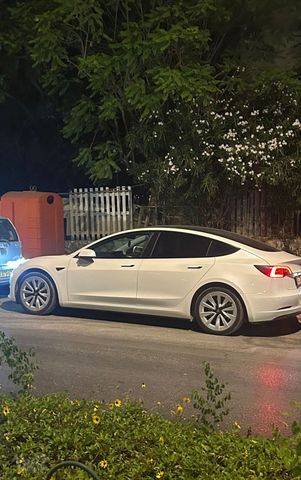 מודעת רכב טסלה מודל 3