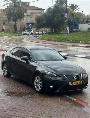 מודעת רכב לקסוס IS