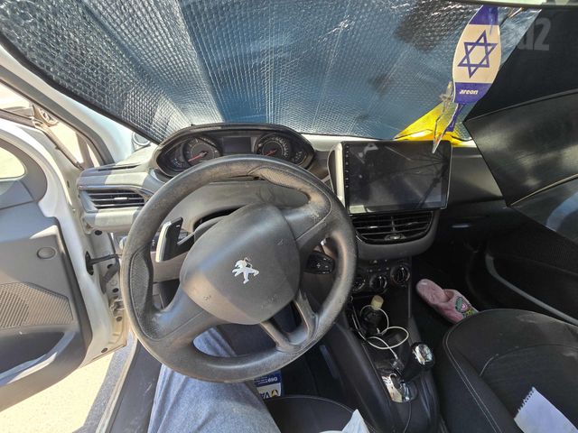 פיג'ו 208