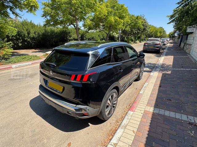 פיג'ו 3008