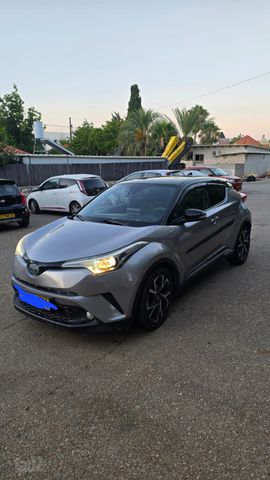 מודעת רכב טויוטה C-HR