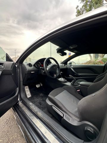 פיג'ו RCZ