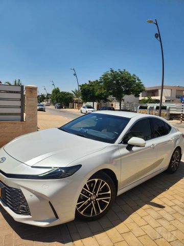 קאמרי 4X2 XLE היברידי אוט׳ 2.5 (186 כ״ס)