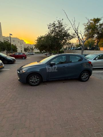מודעת רכב מאזדה 2