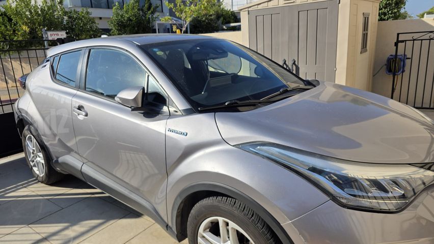 מודעת רכב טויוטה C-HR