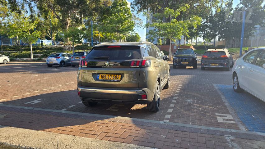 פיג'ו 3008