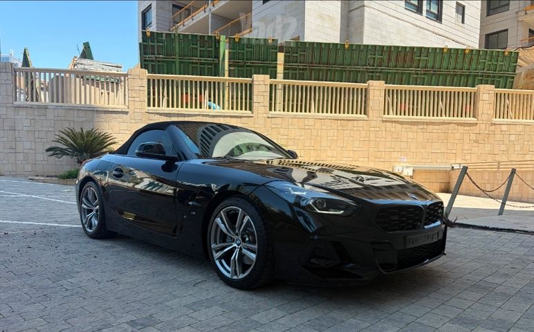 ב מ וו Z4