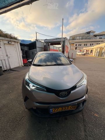 מודעת רכב טויוטה C-HR