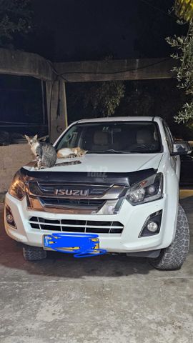 איסוזו די-מקס