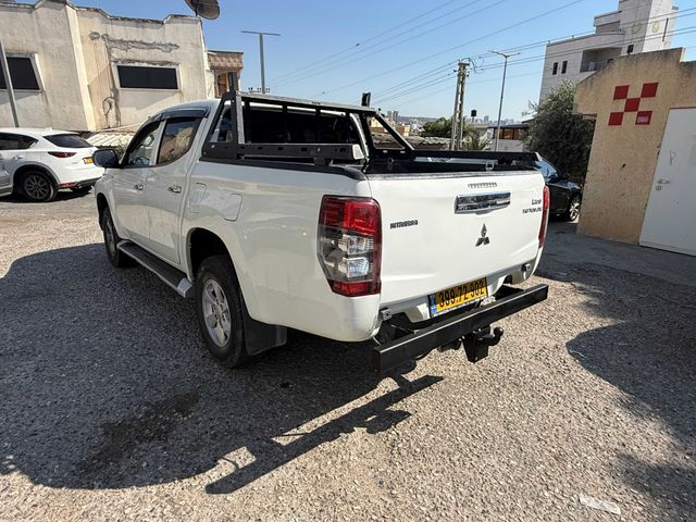 מיצובישי טרייטון / L200