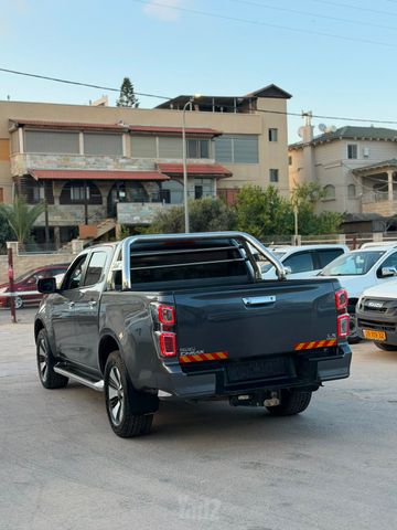 איסוזו די-מקס
