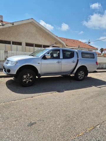 מיצובישי טרייטון / L200