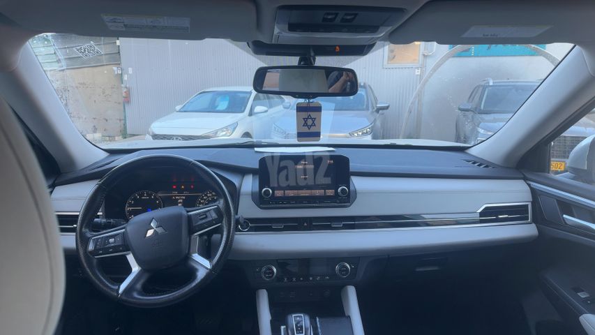 מיצובישי אאוטלנדר