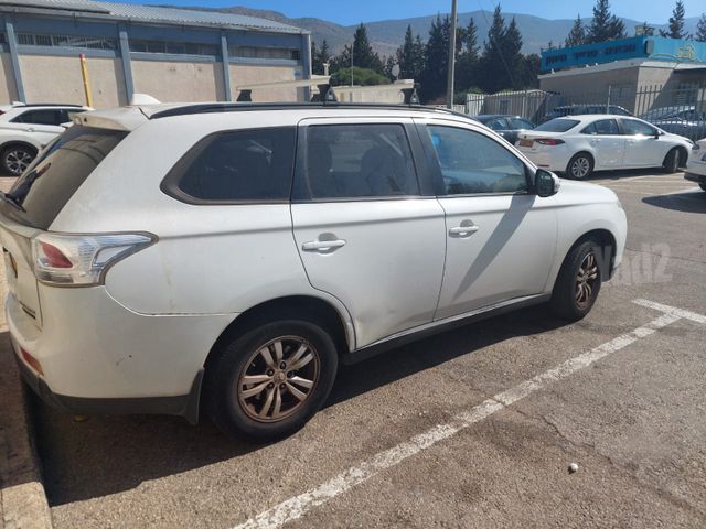 מיצובישי אאוטלנדר