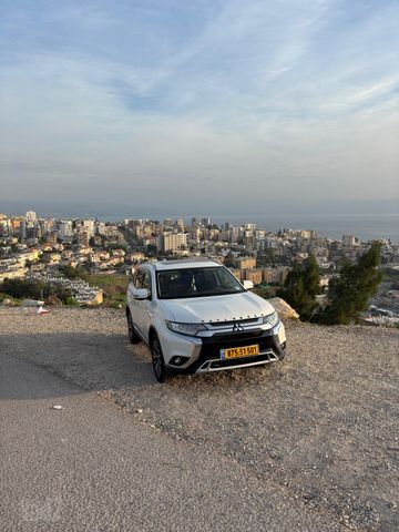 מיצובישי אאוטלנדר