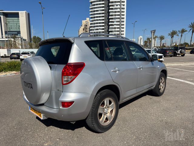 טויוטה RAV4