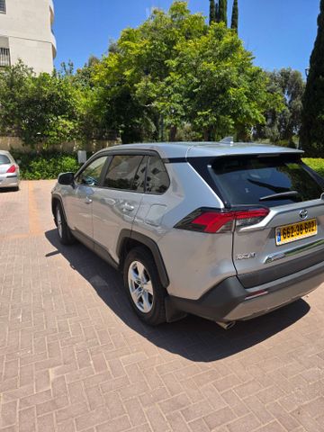 טויוטה RAV4