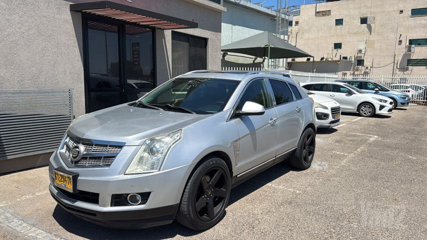 מודעת רכב קאדילק SRX