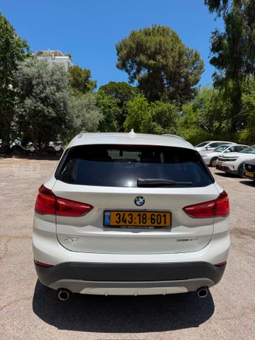 ב מ וו X1