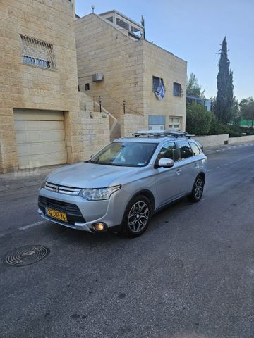 מיצובישי אאוטלנדר