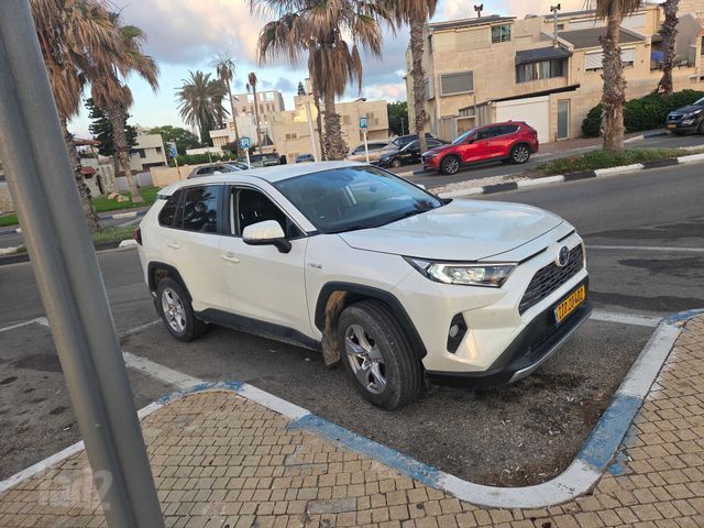 מודעת רכב טויוטה RAV4