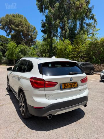 ב מ וו X1