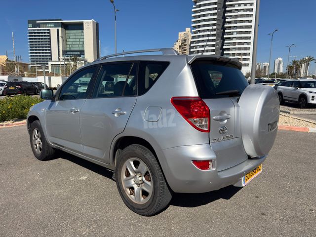 טויוטה RAV4