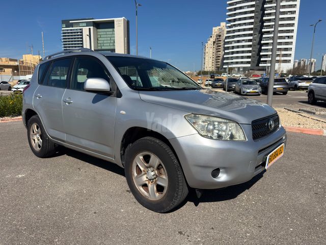 טויוטה RAV4