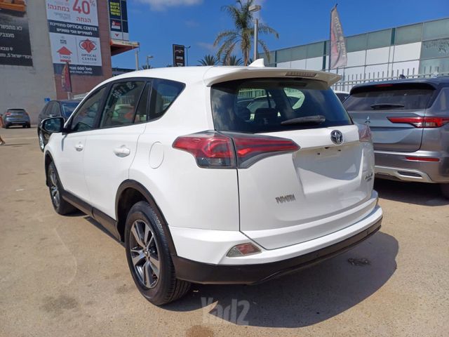 טויוטה RAV4