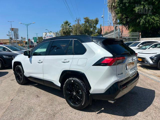 טויוטה RAV4