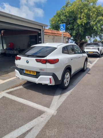 ב מ וו X2