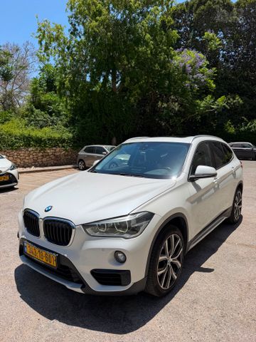 ב מ וו X1