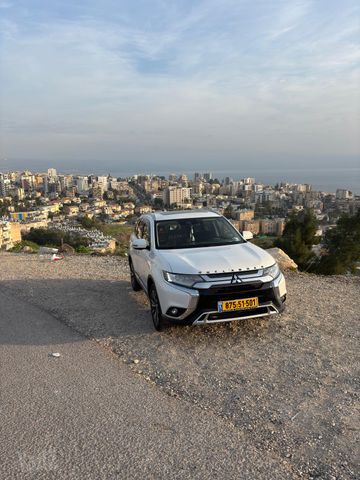 מיצובישי אאוטלנדר