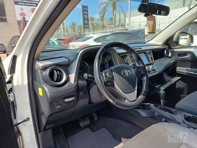 טויוטה RAV4