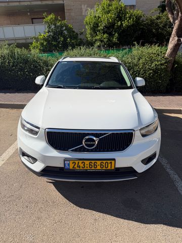 מודעת רכב וולוו XC40