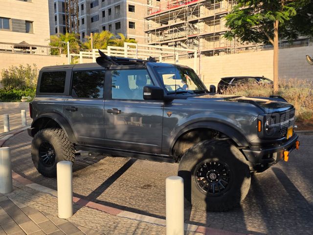 ברונקו Luxury אוט׳ ג'יפ שטח קשוח 5 מק 4 דל 2.7 (330 כ״ס)
