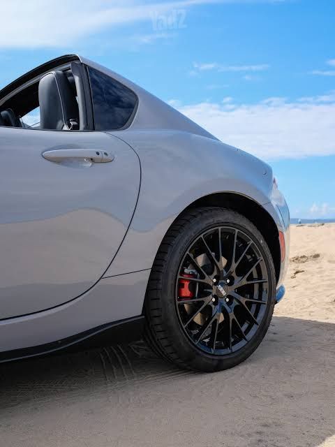מודעת רכב מאזדה MX-5