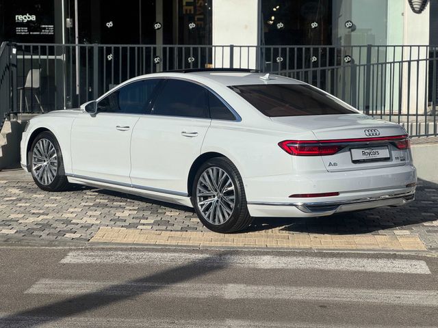 אאודי A8