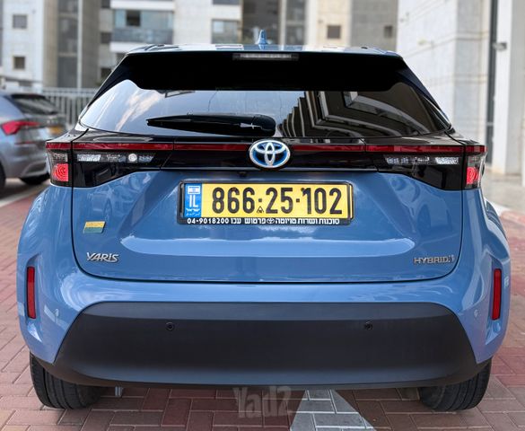 טויוטה יאריס קרוס