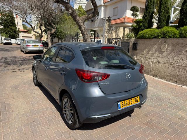 מודעת רכב מאזדה 2 2