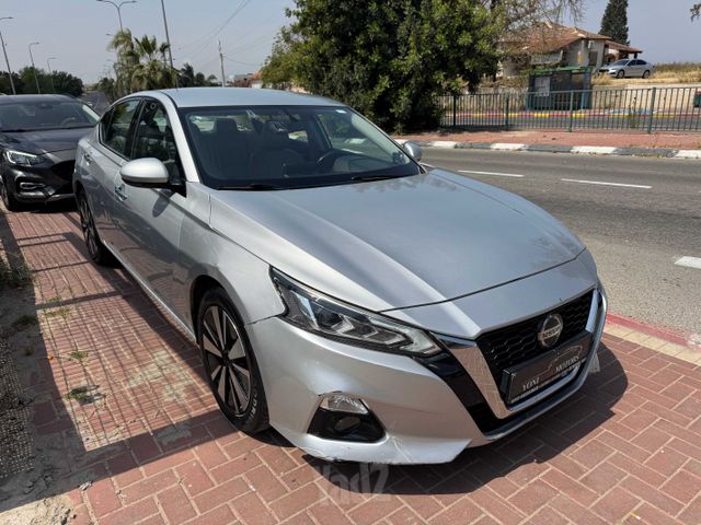 ניסאן אלטימה