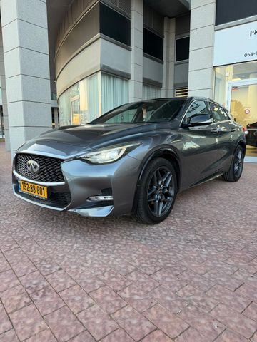 אינפיניטי Q30