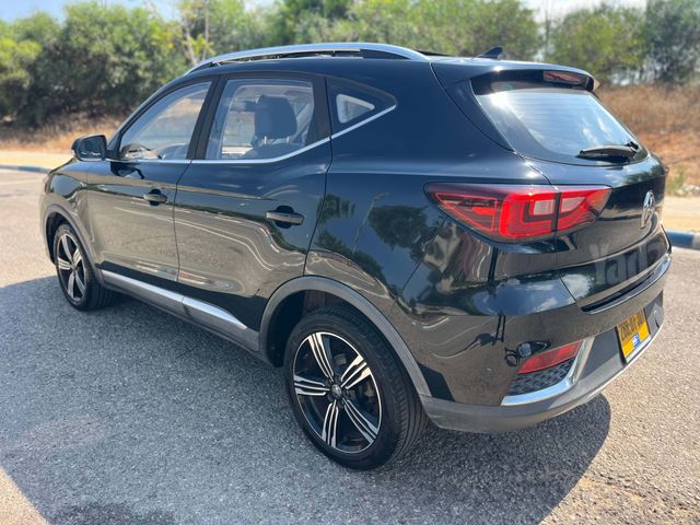 אם ג'י ZS