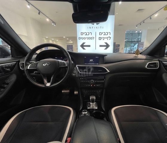 אינפיניטי Q30