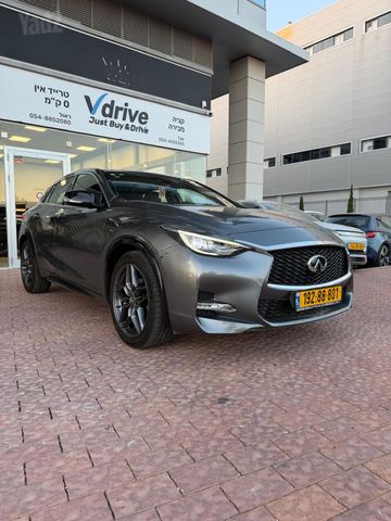 אינפיניטי Q30