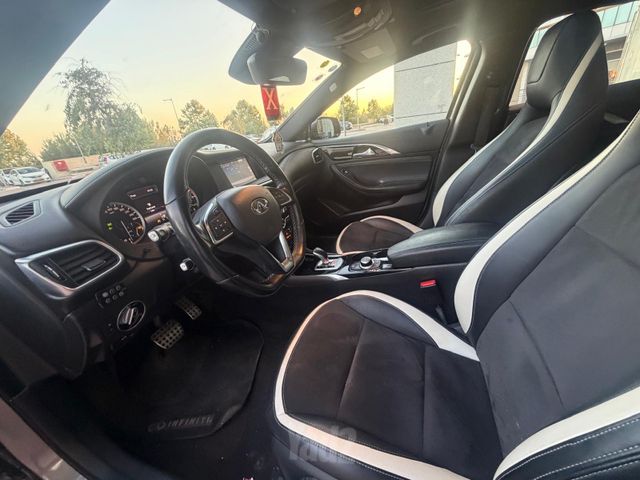 אינפיניטי Q30