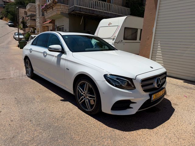 E-class AMG Line E 350 פלאג-אין אוט׳ סדאן 5 מק 4 דל 2.0 (211 כ״ס)